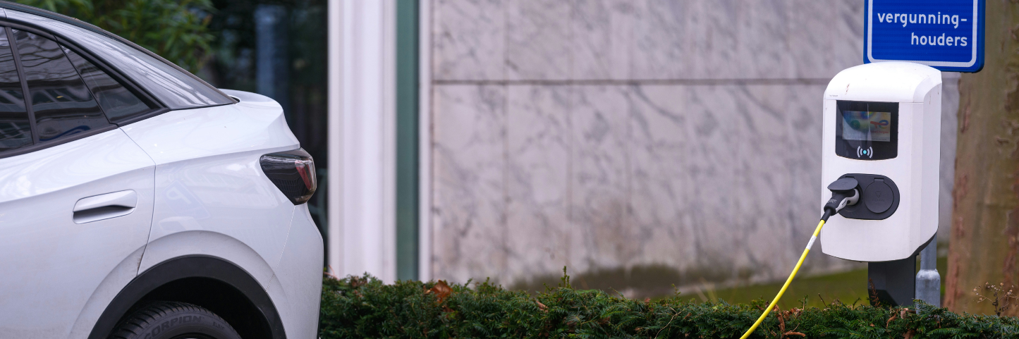 Voiture électrique borne